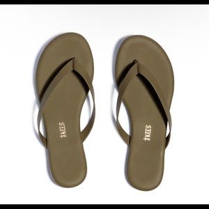 NWT Authentic Tkees Women’s Flip Flops size 8 Green